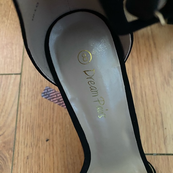 Black heels - Picture 3 of 3